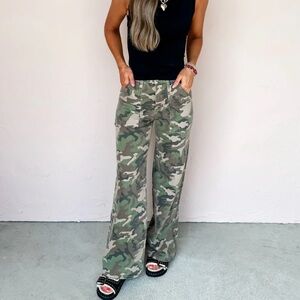 ***NWT Daze Far Out High Rise Wide Leg Jean size 29